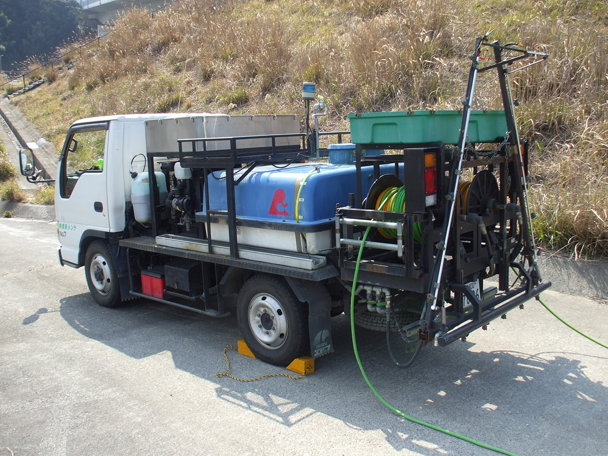 薬剤による除草作業